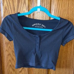 Cool grey cropped stretchy tee